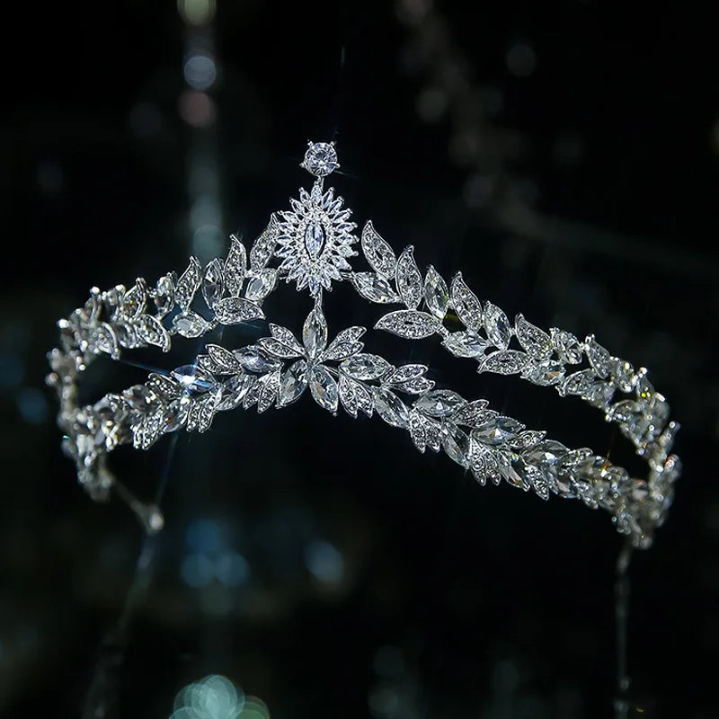 Women's Zinc Alloy Geometric Pattern Tiaras Bridal Classic Crown