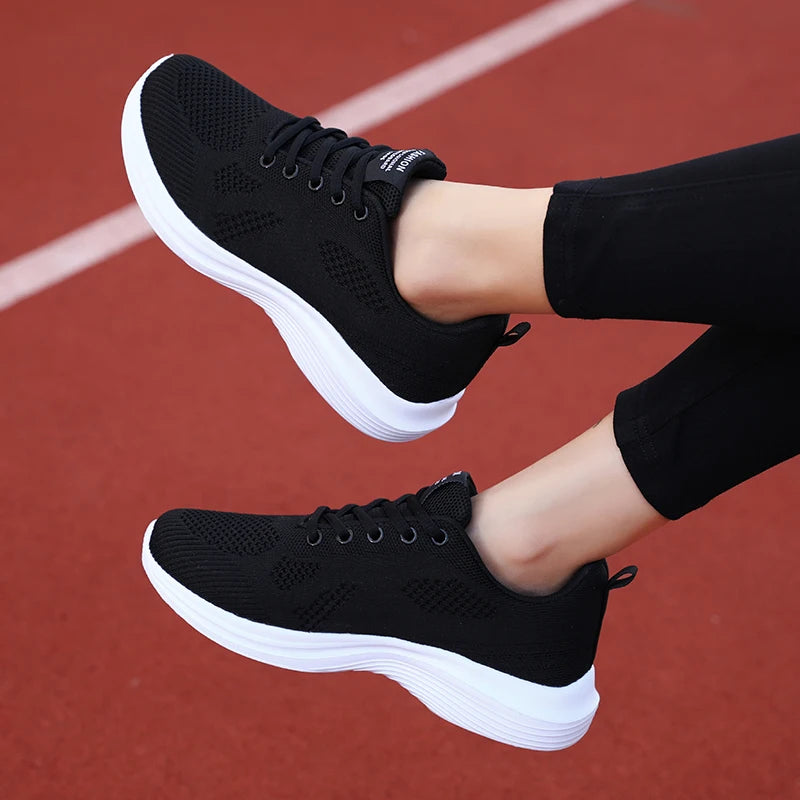 Women's Mesh Round Toe Lace-Up Closure Breathable Sports Sneakers