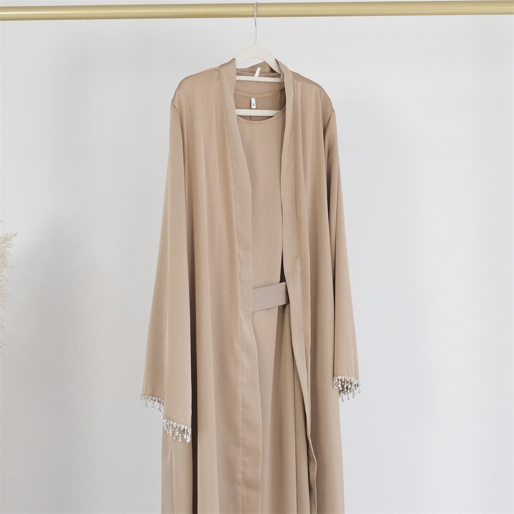 Women's Arabian Polyester Long Sleeve Solid Pattern Elegant Abaya