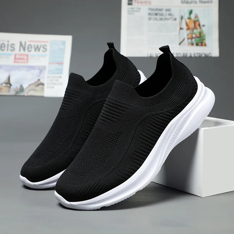 Men's Mesh Round Toe Slip-On Closure Casual Anti Slip Sneakers