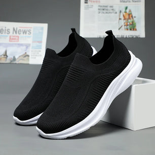 Men's Mesh Round Toe Slip-On Closure Casual Anti Slip Sneakers