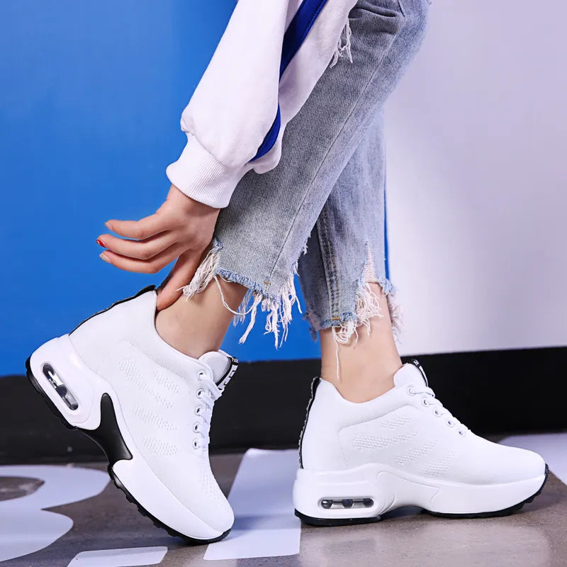 Women's Mesh Round Toe Lace-Up Closure Breathable Casual Shoes