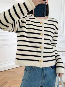 Women's Polyester O-Neck Long Sleeves Striped Pattern Sweater