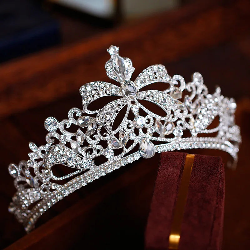 Women's Zinc Alloy Plant Pattern Tiaras Bridal Classic Crown