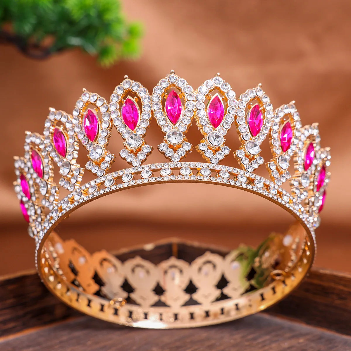 Women's Zinc Alloy Plant Pattern Tiaras Bridal Classic Crown