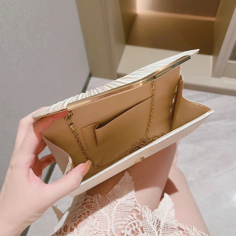 Women's PU Hasp Closure Pleated Pattern Formal Wedding Clutch