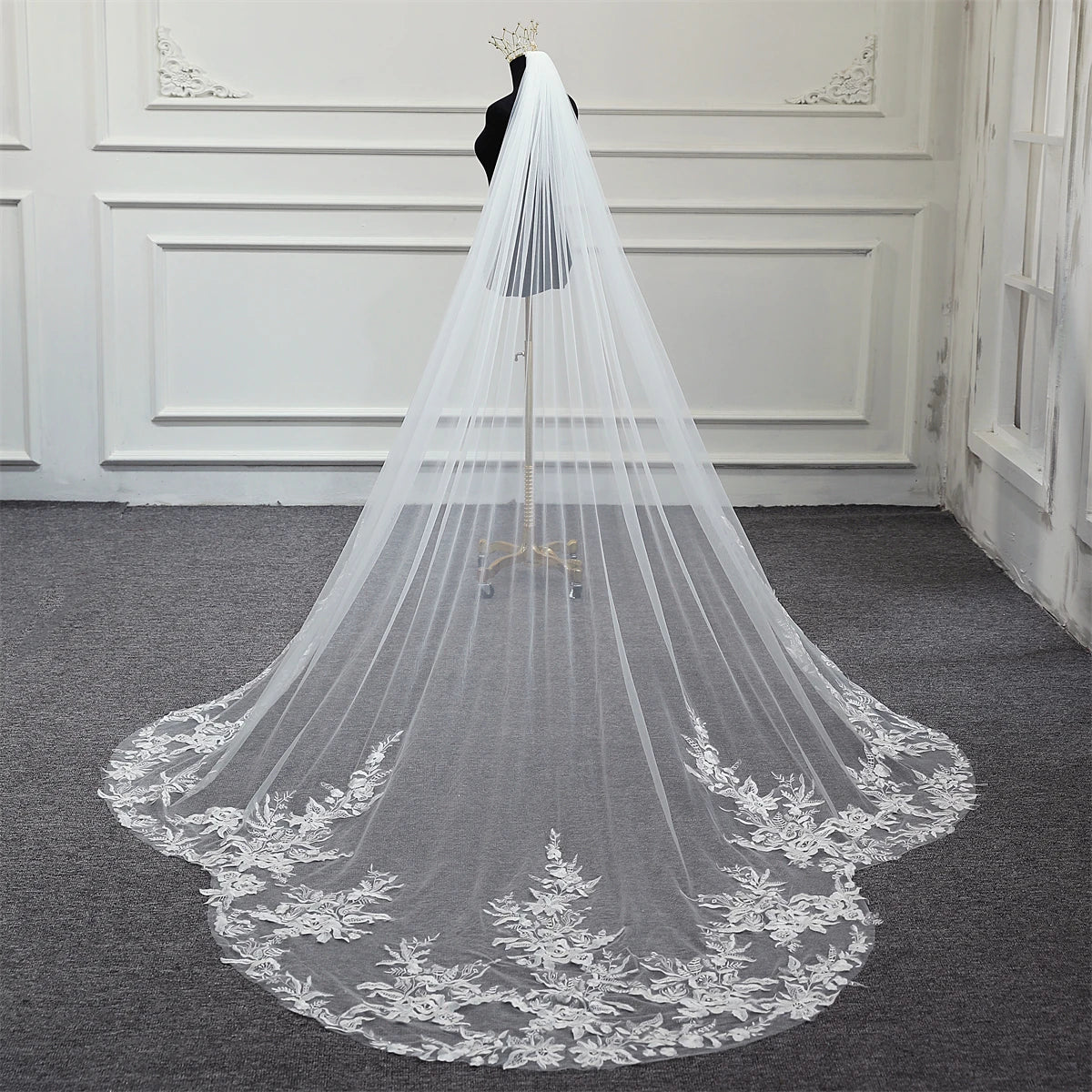 Women's Polyester Lace Edge One-Layer Cathedral Wedding Veils