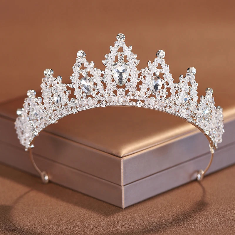 Women's Zinc Alloy Plant Pattern Tiaras Bridal Classic Crown