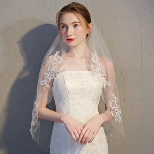 Women's Polyester Lace Edge One-Layer Fingertip Wedding Veils