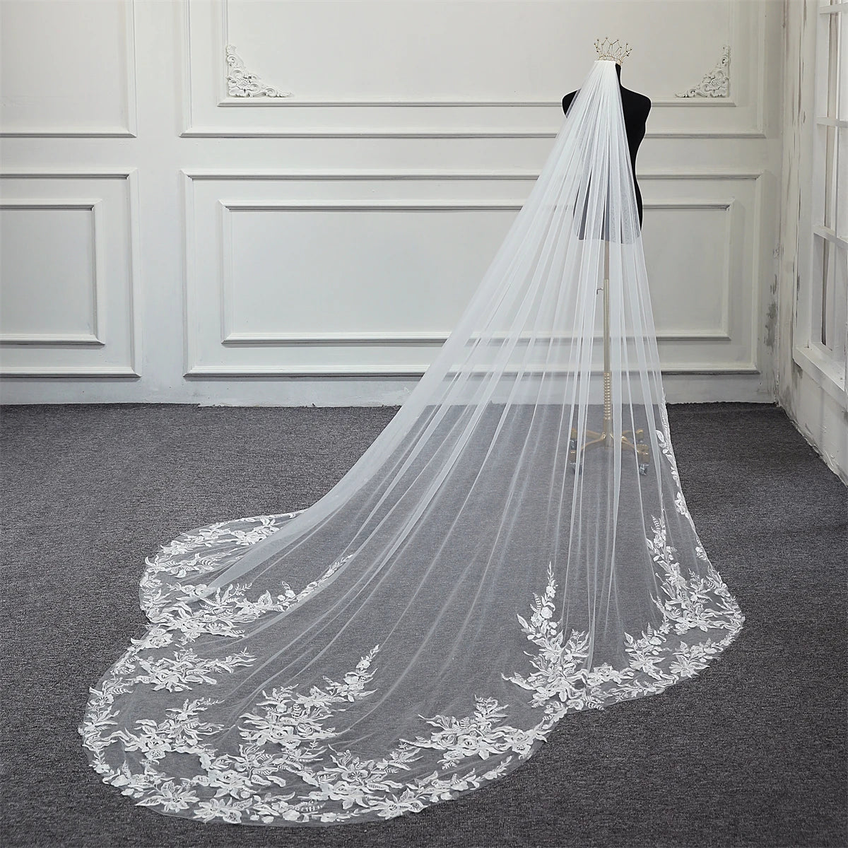 Women's Polyester Lace Edge One-Layer Cathedral Wedding Veils