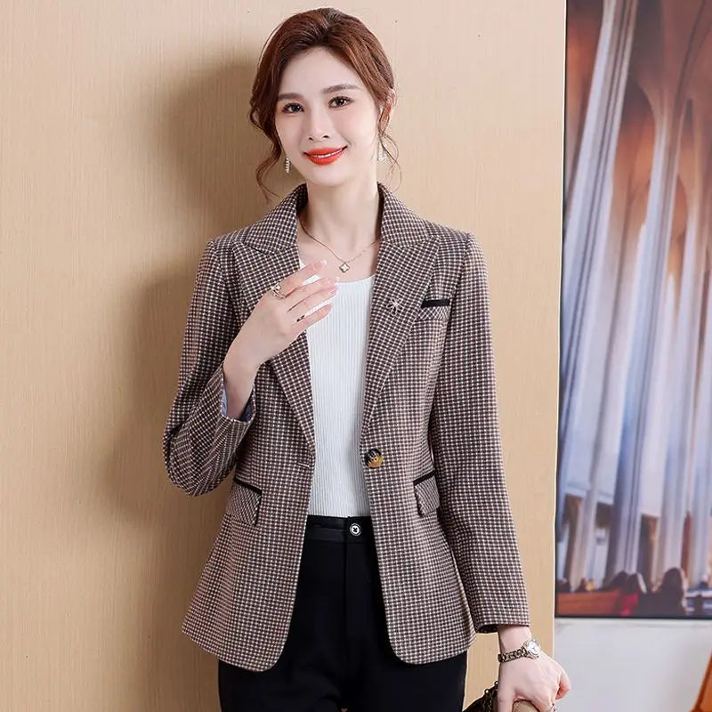 Women's Notched Collar Full Sleeve Single Button Casual Blazer