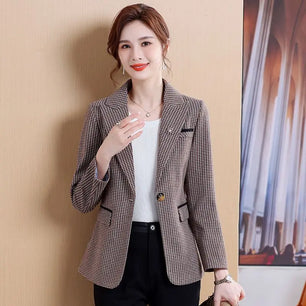 Women's Notched Collar Full Sleeve Single Button Casual Blazer