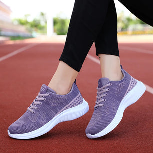 Women's Mesh Round Toe Lace-Up Closure Breathable Sports Sneakers