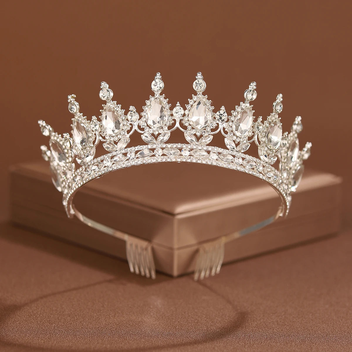 Women's Zinc Alloy Plant Pattern Tiaras Bridal Classic Crown