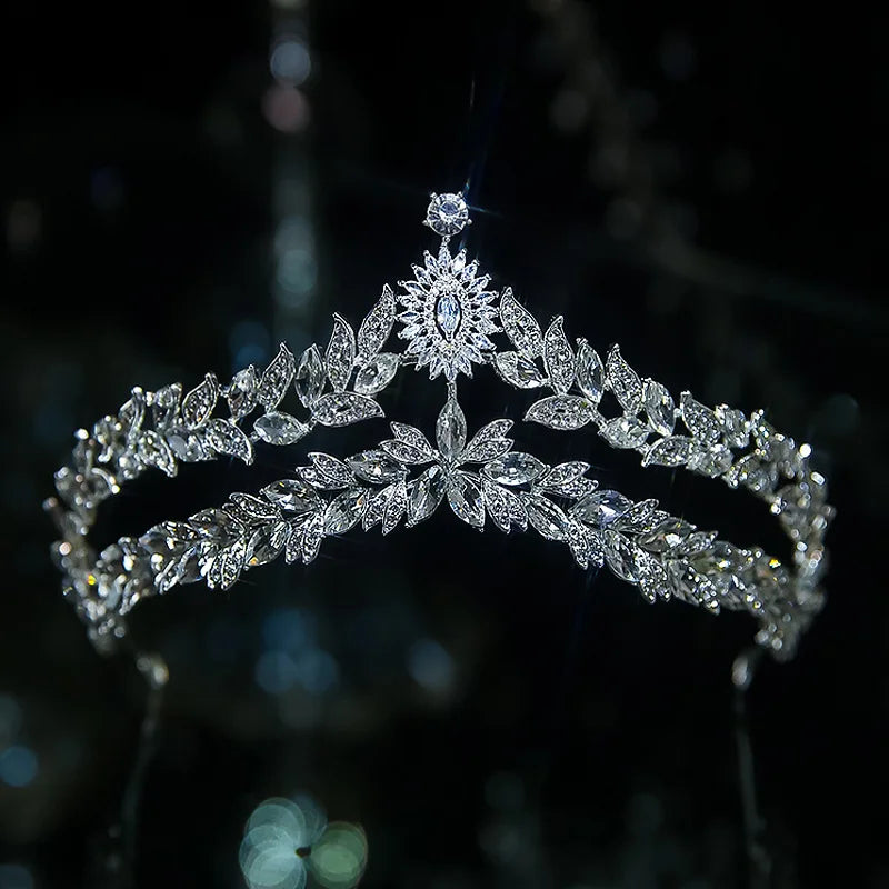 Women's Zinc Alloy Geometric Pattern Tiaras Bridal Classic Crown