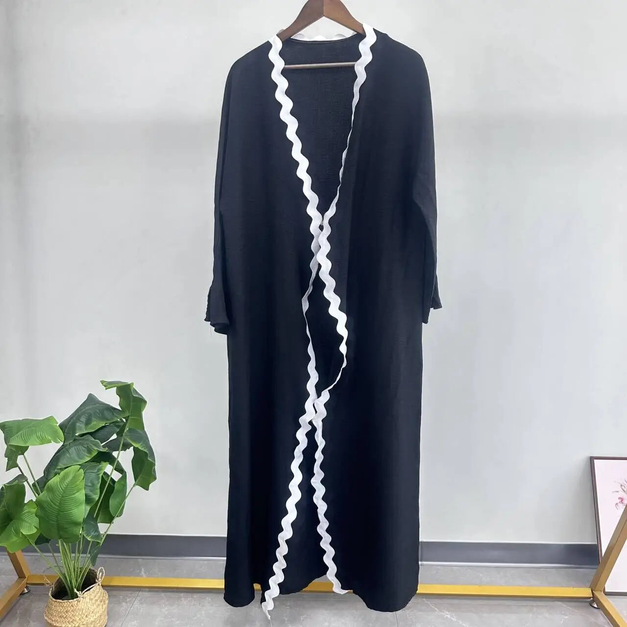 Women's Arabian Polyester Full Sleeve Plain Pattern Elegant Abaya