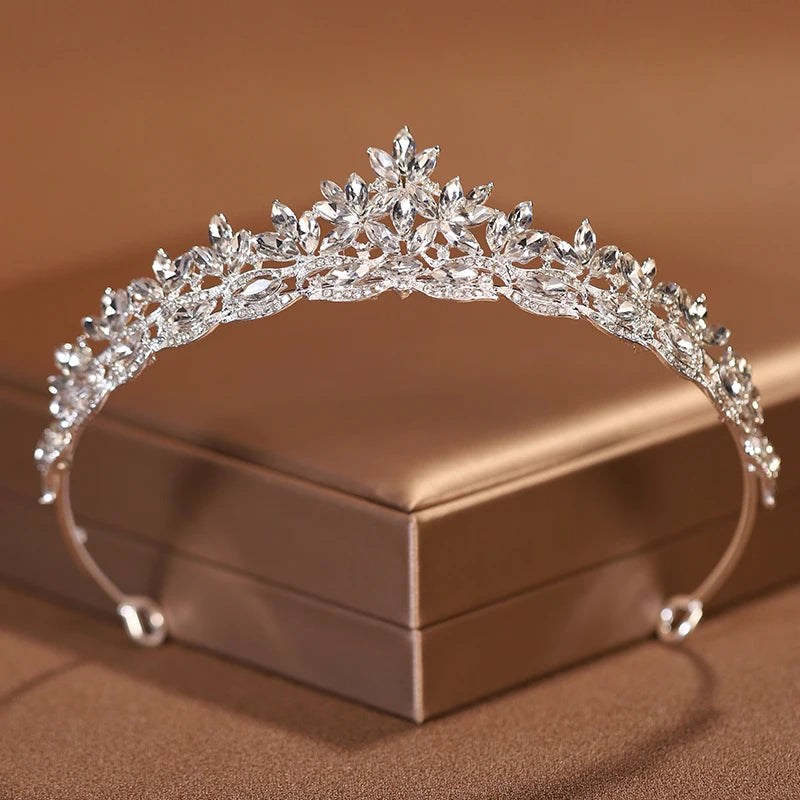 Women's Zinc Alloy Plant Pattern Tiaras Bridal Classic Crown