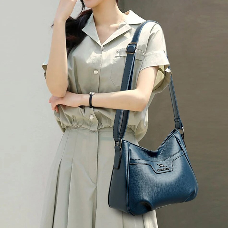 Women's PU Leather Solid Pattern Zipper Closure Shoulder Bag