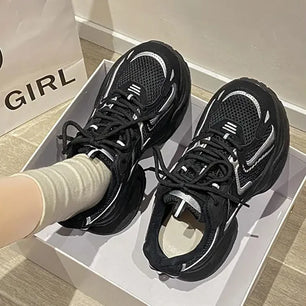 Women's Synthetic Round Toe Lace-Up Closure Casual Sneakers