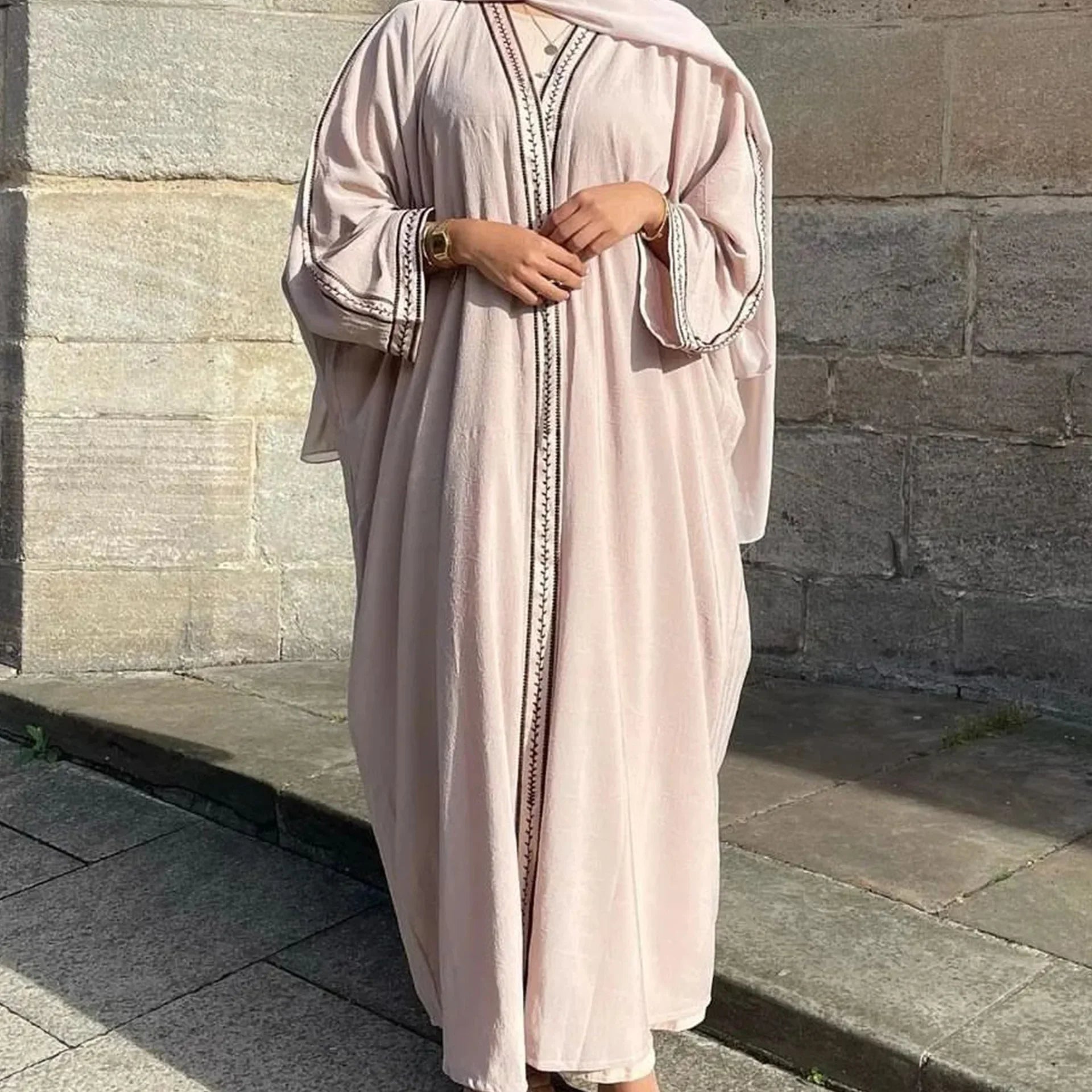 Women's Arabian Polyester Full Sleeve Plain Pattern Elegant Abaya