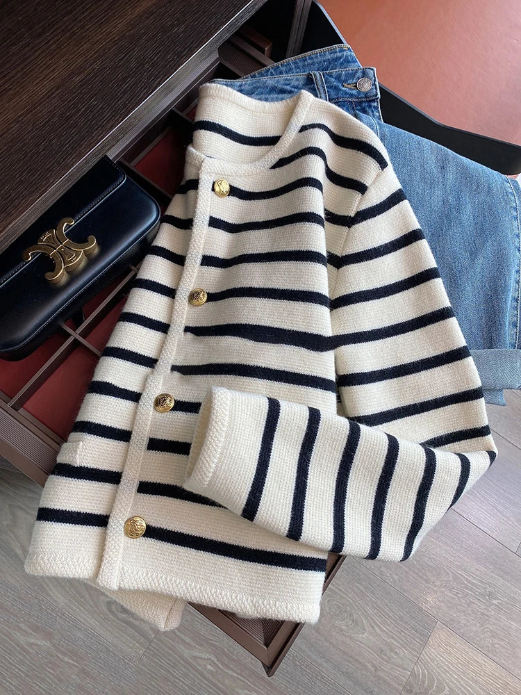 Women's Polyester O-Neck Long Sleeves Striped Pattern Sweater