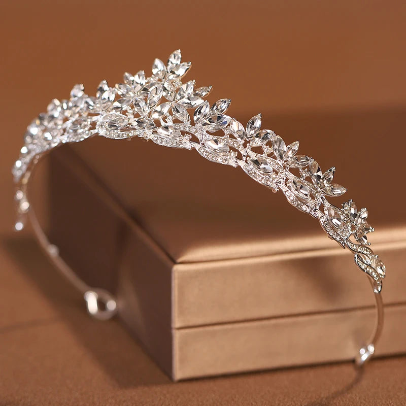 Women's Zinc Alloy Plant Pattern Tiaras Bridal Classic Crown