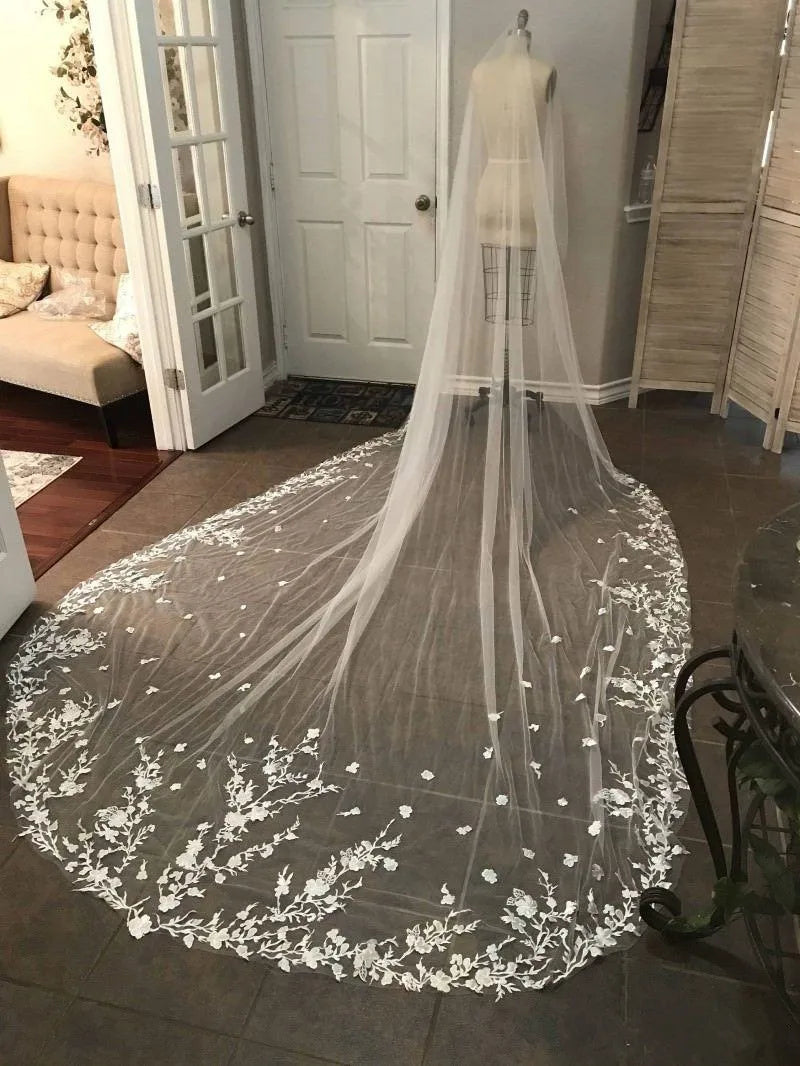 Women's Polyester Lace Edge One-Layer Cathedral Wedding Veils