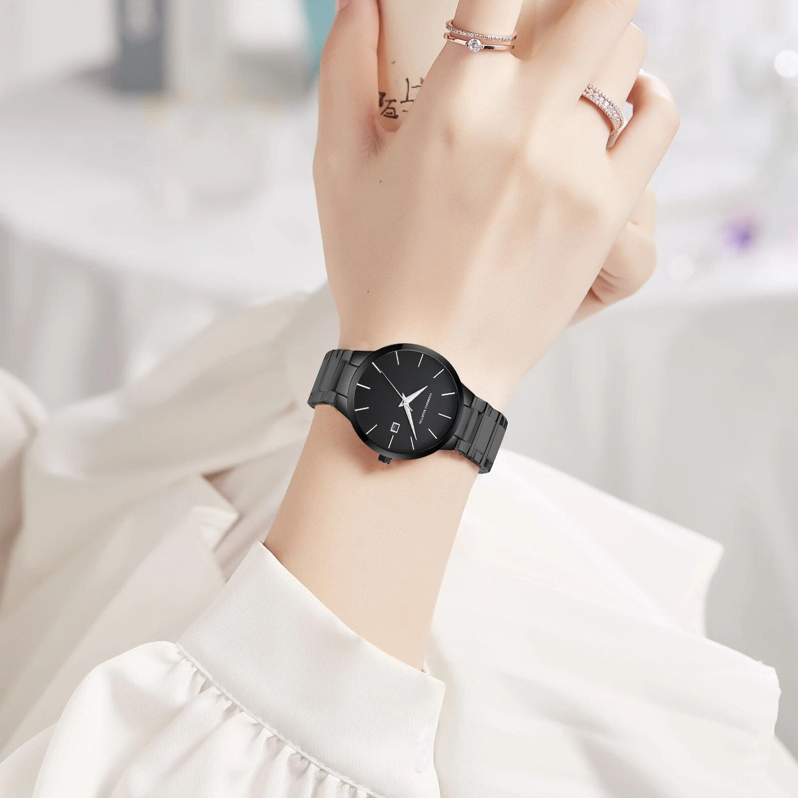 Women's Alloy Case Folding Clasp Round Shaped Quartz Watch