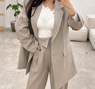 Women's Notched Polyester Full Sleeves Single Button Blazer Set