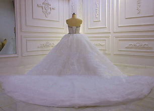 Women's Sweetheart-Neck Sleeveless Court Train Bridal Wedding Dress