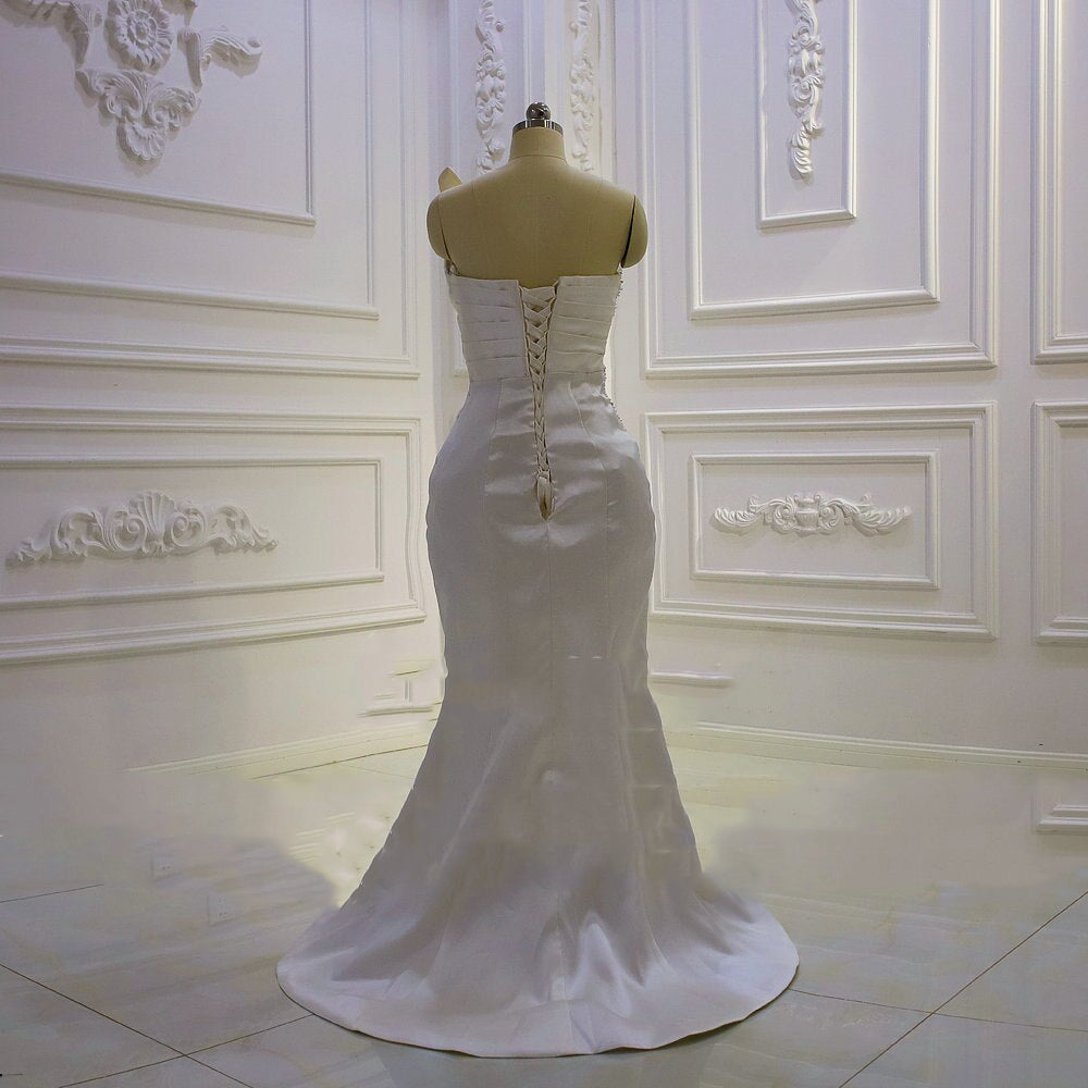 Women's Sweetheart-Neck Sleeveless Court Train Wedding Dress