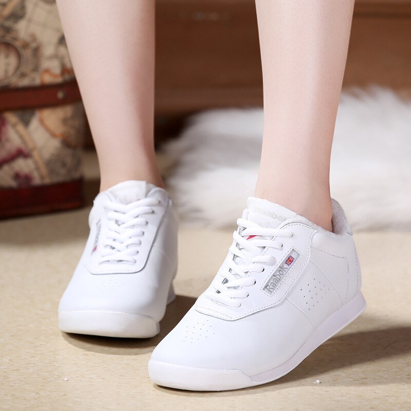 Women's Leather Lace Up Closure Flat Heels Elegant Sneakers