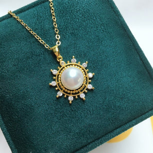 Women's Gold Filled Freshwater Pearl Vintage Round Necklace