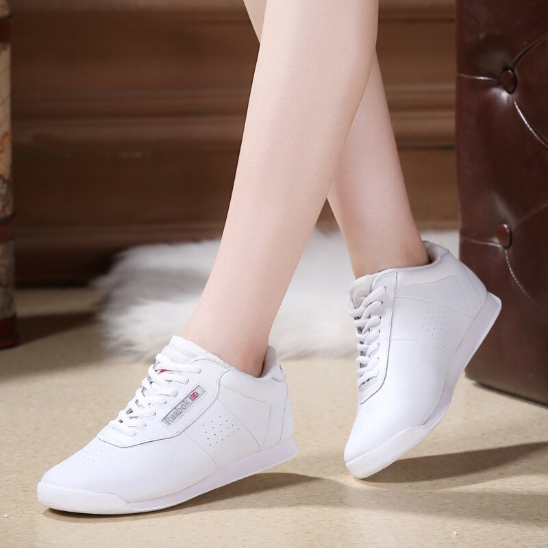 Women's Leather Lace Up Closure Flat Heels Elegant Sneakers