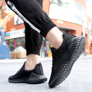 Men's Round Toe Air Mesh Lace Up Closure Solid Pattern Sneakers