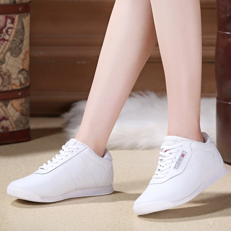 Women's Leather Lace Up Closure Flat Heels Elegant Sneakers