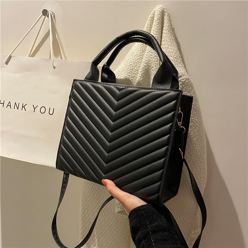 Women's Leather Zipper Closure Striped Pattern Shoulder Handbags