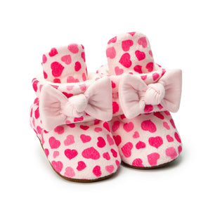 Baby's Round Toe Hook Loop Closure Heart Printed Crib Shoes