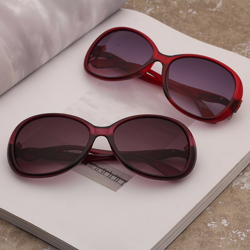 Women's Polycarbonate Frame Retro Vintage Luxury Sunglasses