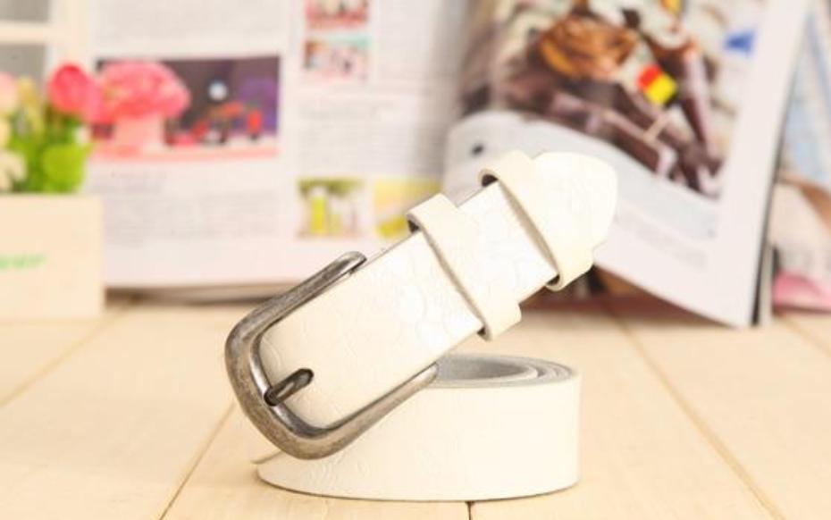 Women's Genuine Leather Floral Printed Alloy Pin Buckle Closure Belts